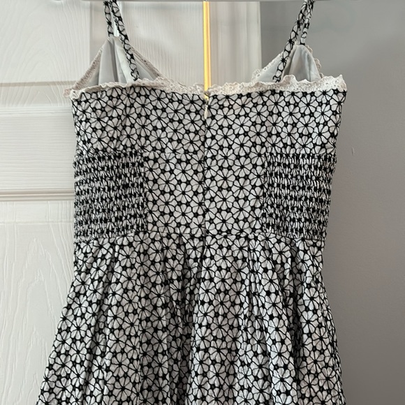 Guess Summer Dress- lace pattern - Picture 4 of 5